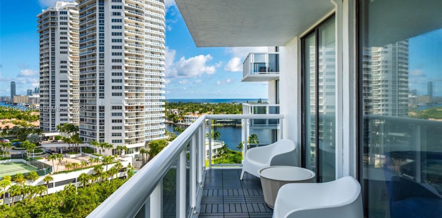 Condo in Aventura, Florida, 2 bedrooms  № 2025900