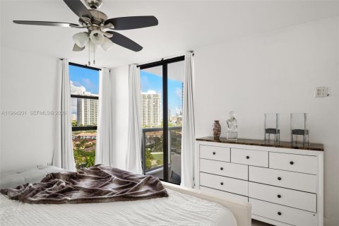 Condo in Aventura, Florida, 2 bedrooms  № 2025900 - photo 17