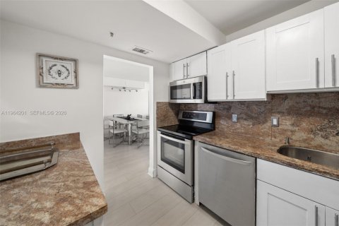 Condo in Aventura, Florida, 2 bedrooms  № 2025900 - photo 21
