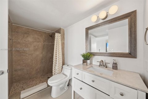 Condo in Aventura, Florida, 2 bedrooms  № 2025900 - photo 12