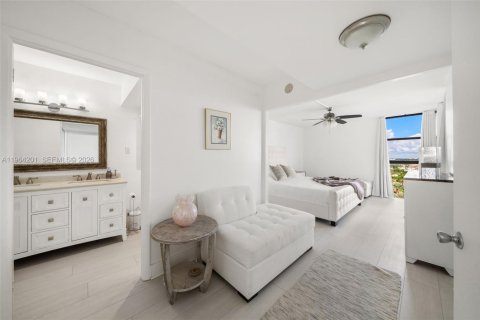 Condo in Aventura, Florida, 2 bedrooms  № 2025900 - photo 13