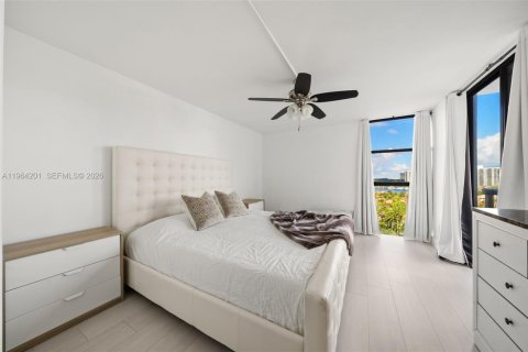 Condo in Aventura, Florida, 2 bedrooms  № 2025900 - photo 16