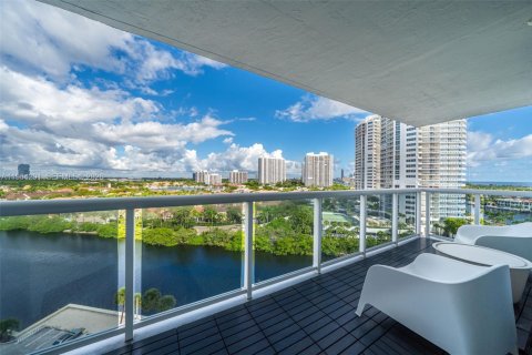 Condo in Aventura, Florida, 2 bedrooms  № 2025900 - photo 2