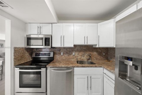 Condo in Aventura, Florida, 2 bedrooms  № 2025900 - photo 22