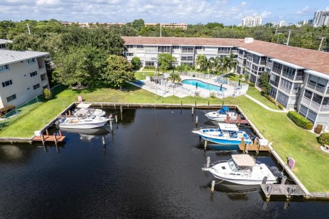 Condo in Fort Lauderdale, Florida, 2 bedrooms  № 823164 - photo 1