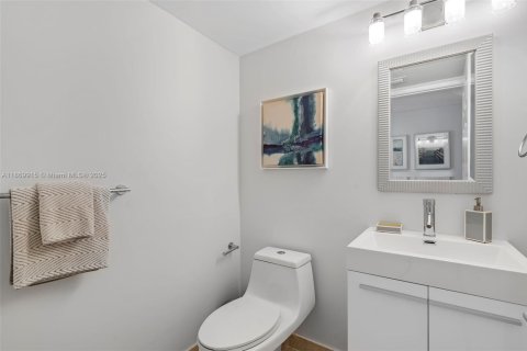 Copropriété à vendre à Sunny Isles Beach, Floride: 2 chambres, 156.08 m2 № 1979429 - photo 26