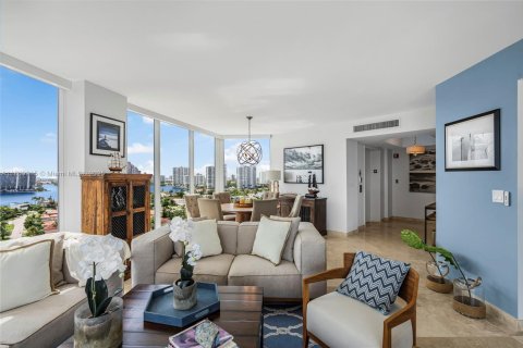 Copropriété à vendre à Sunny Isles Beach, Floride: 2 chambres, 156.08 m2 № 1979429 - photo 12