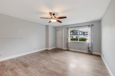 Condominio en venta en Boynton Beach, Florida, 1 dormitorio, 58.44 m2 № 2010335 - foto 13