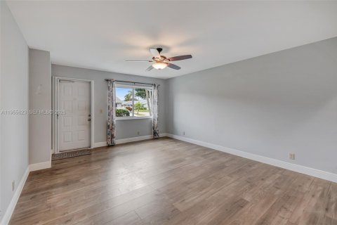 Condominio en venta en Boynton Beach, Florida, 1 dormitorio, 58.44 m2 № 2010335 - foto 12