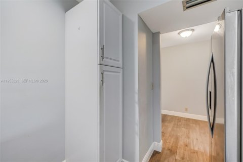 Condominio en venta en Boynton Beach, Florida, 1 dormitorio, 58.44 m2 № 2010335 - foto 17