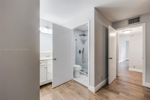 Condominio en venta en Boynton Beach, Florida, 1 dormitorio, 58.44 m2 № 2010335 - foto 20