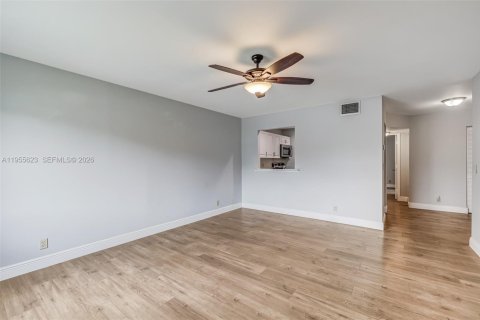 Condominio en venta en Boynton Beach, Florida, 1 dormitorio, 58.44 m2 № 2010335 - foto 14