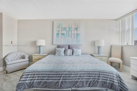 Купить кондоминиум в Халландейл-Бич, Флорида 2 спальни, 116.96м2, № 2028320 - фото 5