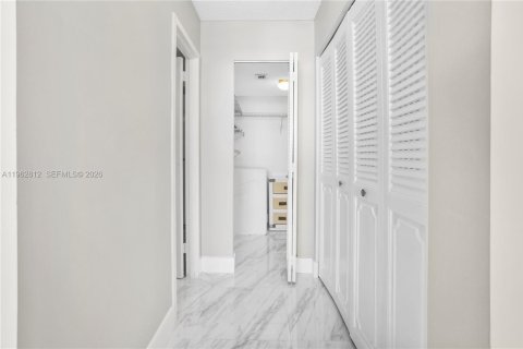 Купить кондоминиум в Халландейл-Бич, Флорида 2 спальни, 116.96м2, № 2028320 - фото 30