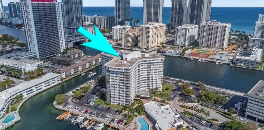 Кондоминиум с 2 спальнями в Халландейл-Бич, Флорида № 2028320