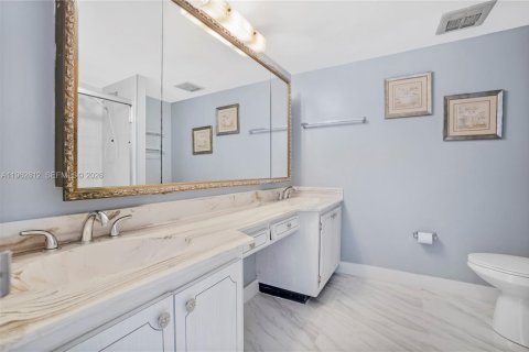 Купить кондоминиум в Халландейл-Бич, Флорида 2 спальни, 116.96м2, № 2028320 - фото 28