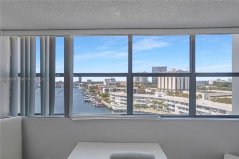 Купить кондоминиум в Халландейл-Бич, Флорида 2 спальни, 116.96м2, № 2028320 - фото 8