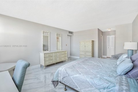 Купить кондоминиум в Халландейл-Бич, Флорида 2 спальни, 116.96м2, № 2028320 - фото 6