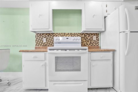 Купить кондоминиум в Халландейл-Бич, Флорида 2 спальни, 116.96м2, № 2028320 - фото 16