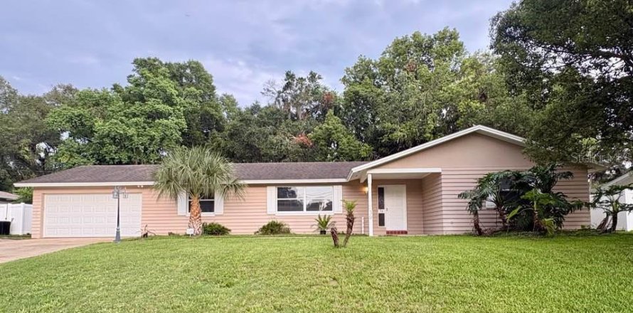 House in Ormond Beach, Florida 3 bedrooms, 175.21 sq.m. № 2205557