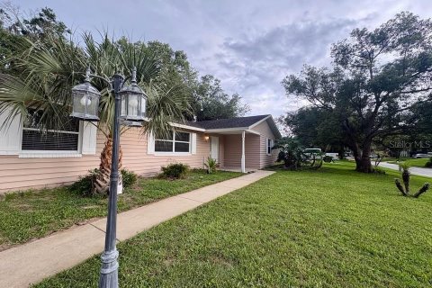 House in Ormond Beach, Florida 3 bedrooms, 175.21 sq.m. № 2205557 - photo 2