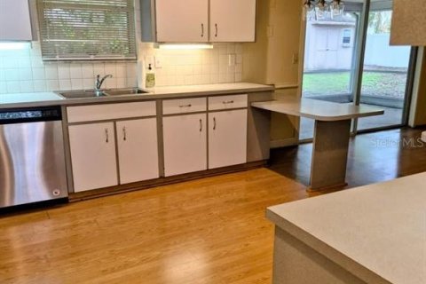 House in Ormond Beach, Florida 3 bedrooms, 175.21 sq.m. № 2205557 - photo 6
