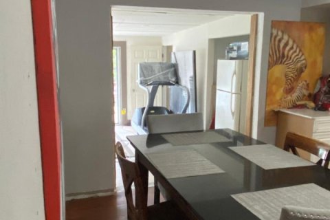 House in Palm Springs, Florida 7 bedrooms, 249.44 sq.m. № 2432915 - photo 23