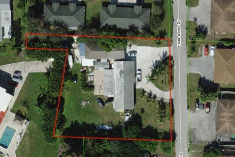 House in Palm Springs, Florida 7 bedrooms, 249.44 sq.m. № 2432915 - photo 12