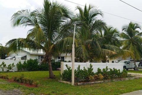 Villa ou maison à Palm Springs, Floride 7 chambres, 249.44 m2 № 2432915