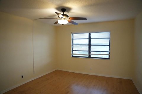 Condo in Lake Worth, Florida, 2 bedrooms № 2261233 - photo 29