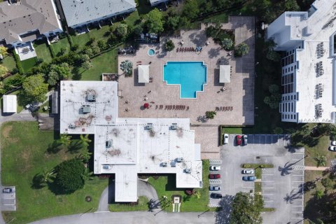 Condo in Lake Worth, Florida, 2 bedrooms № 2261233 - photo 8