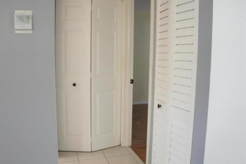 Condo in Lake Worth, Florida, 2 bedrooms № 2261233 - photo 30