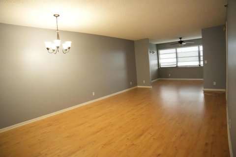 Condo in Lake Worth, Florida, 2 bedrooms № 2261233 - photo 10