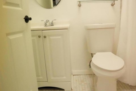 Condo in Lake Worth, Florida, 2 bedrooms № 2261233 - photo 19