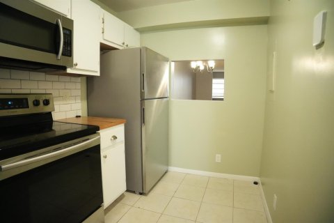 Condo in Lake Worth, Florida, 2 bedrooms № 2261233 - photo 2