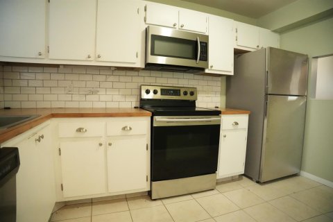Condo in Lake Worth, Florida, 2 bedrooms № 2261233