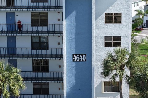 Condo in Lake Worth, Florida, 2 bedrooms № 2261233 - photo 6