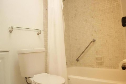 Condo in Lake Worth, Florida, 2 bedrooms № 2261233 - photo 17