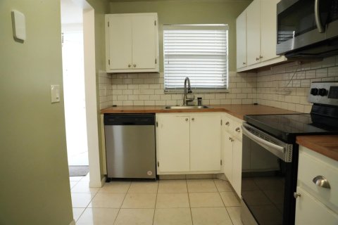 Condo in Lake Worth, Florida, 2 bedrooms № 2261233 - photo 3