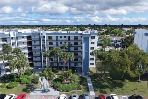 Condo in Lake Worth, Florida, 2 bedrooms № 2261233 - photo 7