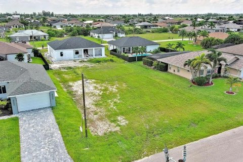 Land in Cape Coral, Florida № 2130613