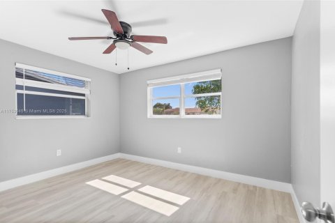 House in Miramar, Florida 3 bedrooms, 131.55 sq.m. № 1731145 - photo 16