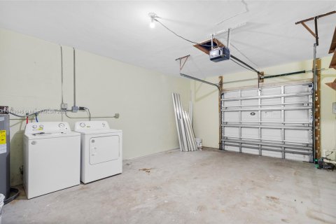 House in Miramar, Florida 3 bedrooms, 131.55 sq.m. № 1731145 - photo 15
