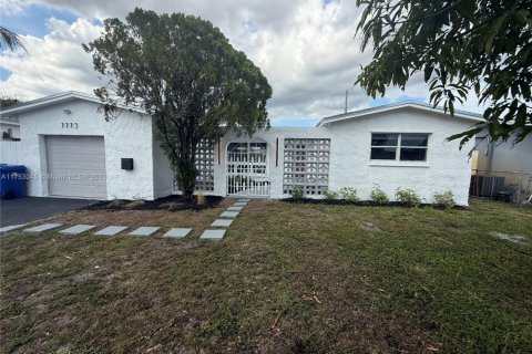 House in Miramar, Florida 3 bedrooms, 131.55 sq.m. № 1731145 - photo 1