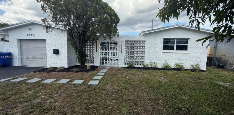 House in Miramar, Florida 3 bedrooms, 131.55 sq.m. № 1731145