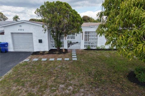 House in Miramar, Florida 3 bedrooms, 131.55 sq.m. № 1731145 - photo 3