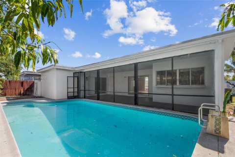 House in Miramar, Florida 3 bedrooms, 131.55 sq.m. № 1731145 - photo 22