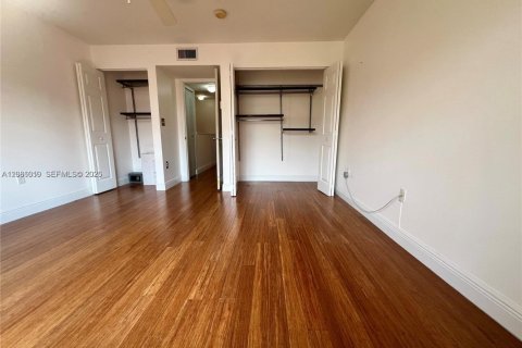 Touwnhouse à louer à Aventura, Floride: 1 chambre, 79.8 m2 № 2357160 - photo 5