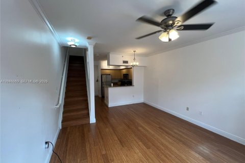 Touwnhouse à louer à Aventura, Floride: 1 chambre, 79.8 m2 № 2357160 - photo 2