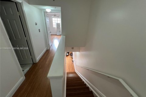Touwnhouse à louer à Aventura, Floride: 1 chambre, 79.8 m2 № 2357160 - photo 7